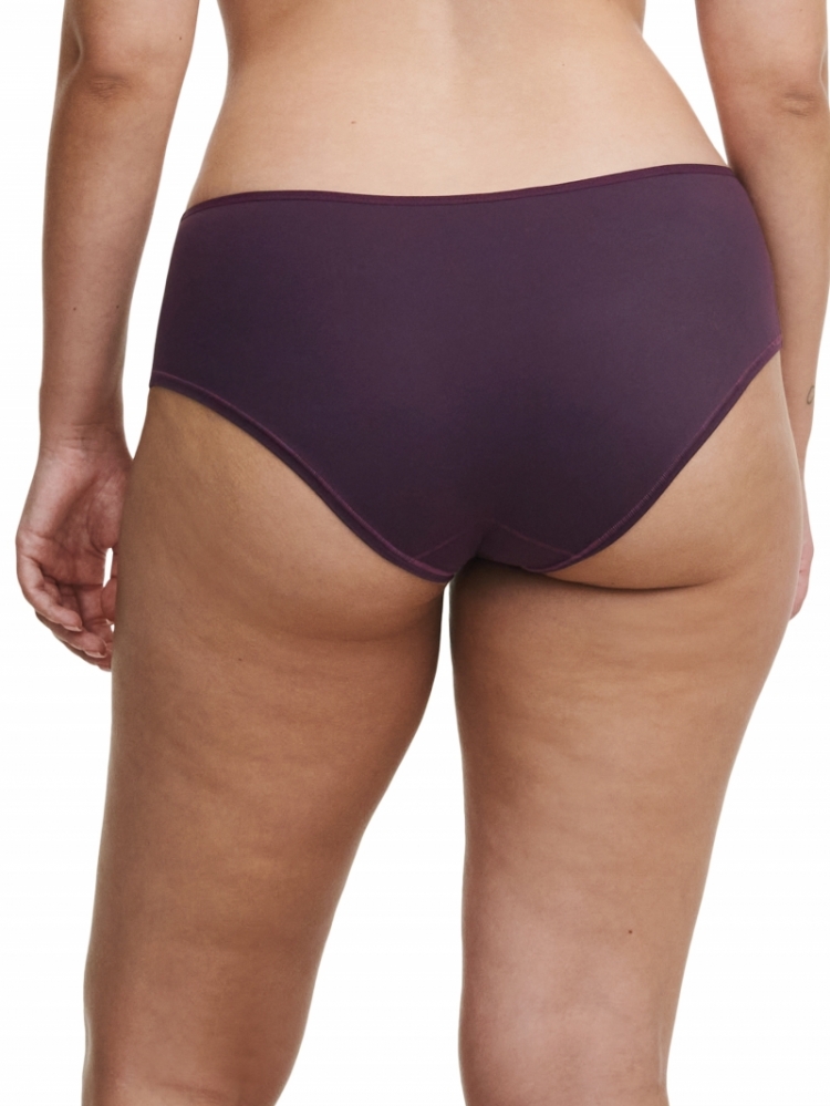 C16M40 0UA AUBERGINE